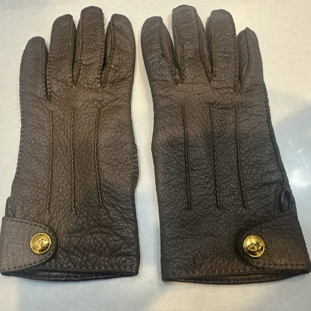 Chanel Brown Leathet Gloves with Gold CC snaps sz 7